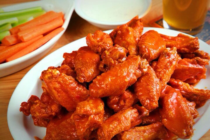 ImCravingFood's tweet photo. Buffalo Chicken Wings 👏 https://t.co/GcvArDZXQv