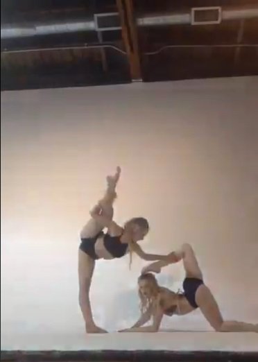 maglybisbi's tweet photo. #Sharkcookie
#photoshoot
#Groupshot
#jenna
#addy
#sara
#dancers
#dancelife
#dancerworld
#bffgoals
#Guapas
๐๐ฏ๐๐๐โ๐ช https://t.co/wKk3zL5HKu