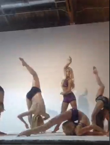 maglybisbi's tweet photo. #Sharkcookie
#photoshoot
#Groupshot
#jenna
#addy
#sara
#dancers
#dancelife
#dancerworld
#bffgoals
#Guapas
๐๐ฏ๐๐๐โ๐ช https://t.co/wKk3zL5HKu