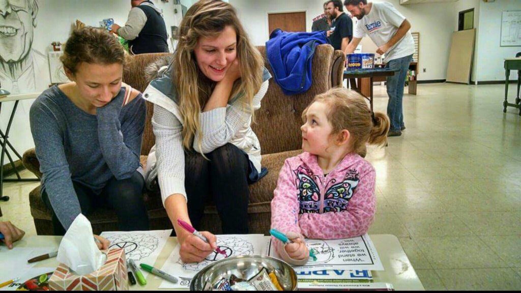 BernieSanders's tweet photo. Our organizers in Manchester are working hard to build the political revolution this country needs. #nhpolitics https://t.co/NSgSUo50PX
