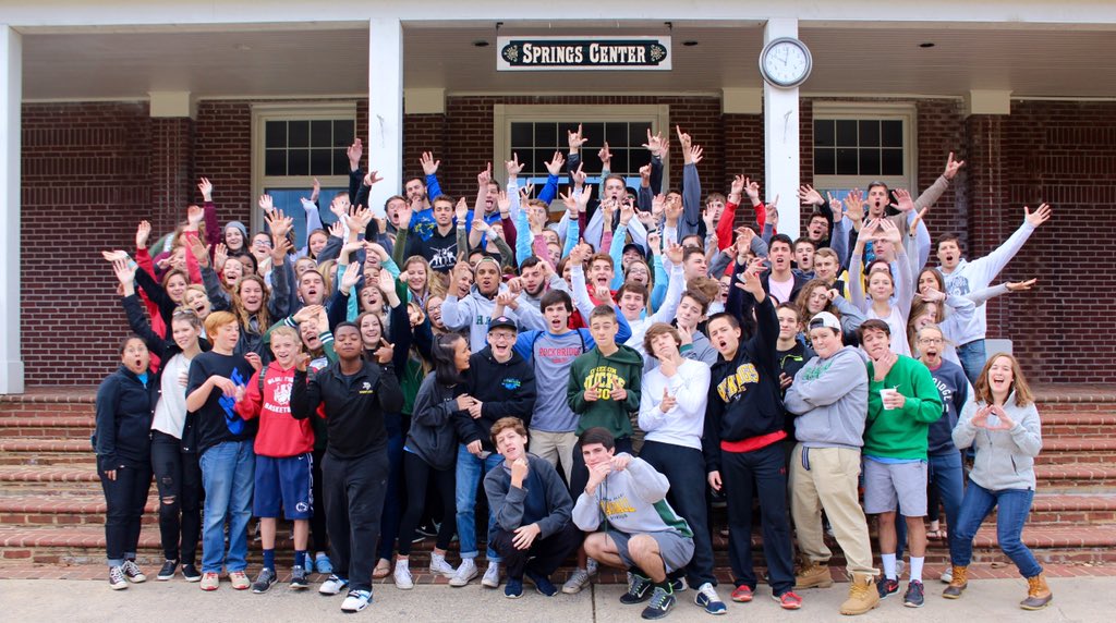 PurcellvilleYL's tweet photo. The annual "stages of a group pic" pictures... #PvilleYLFallWeekend https://t.co/rW7oDjDPP4