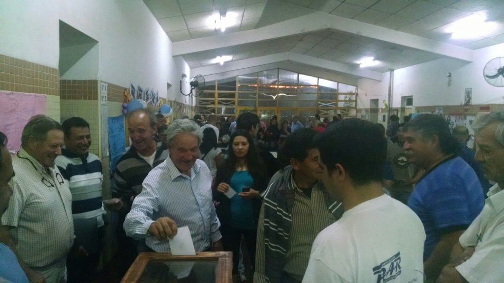 1_alefonza's tweet image. En Maipú  #TercerAsambleaPAR #Lunlunta Los vecinos votan  #ObrasyAcciones para el 2016 #GestiónAleBermejo