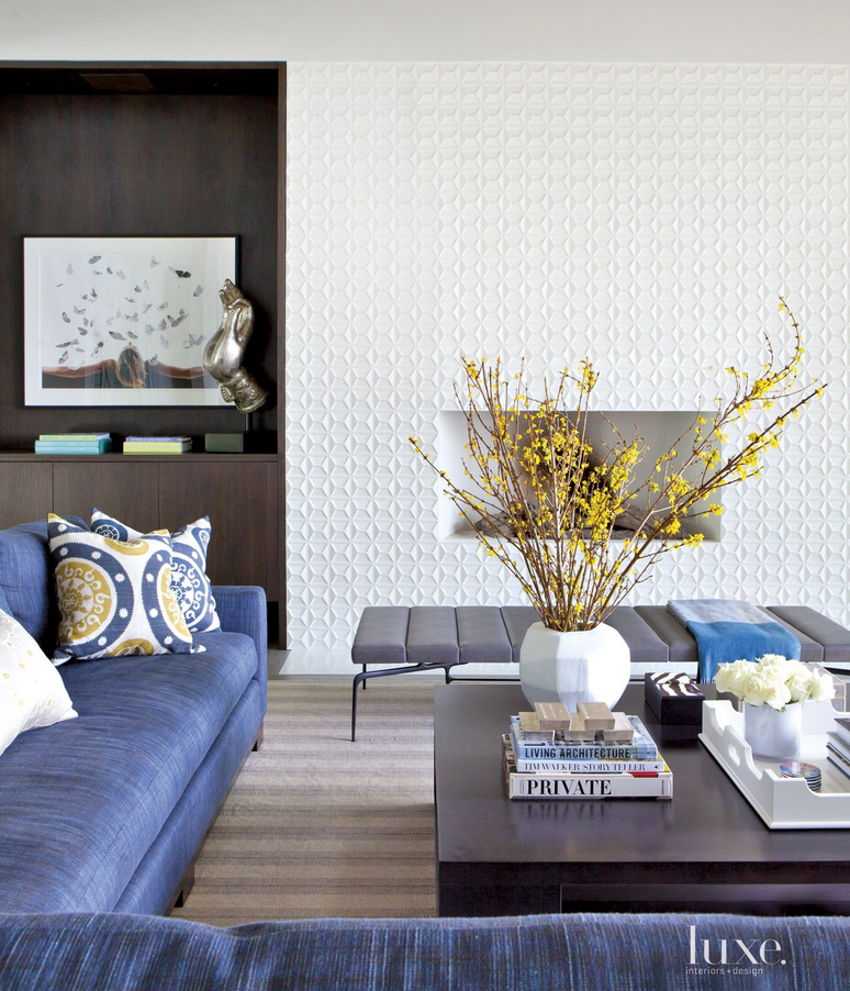luxemagazine's tweet photo. This great room’s fireplace hearth is covered in a gorgeous white ceramic tile: https://t.co/MFNSV4ahmn https://t.co/HA0UhcpwfP
