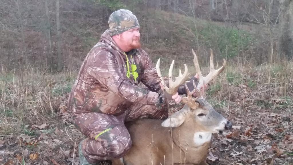 TraiceTerry's tweet photo. @_Kendalljones_ took my first ever buck last night! #BigBuckDown #myfirstbuck https://t.co/LY9kJuIxdt