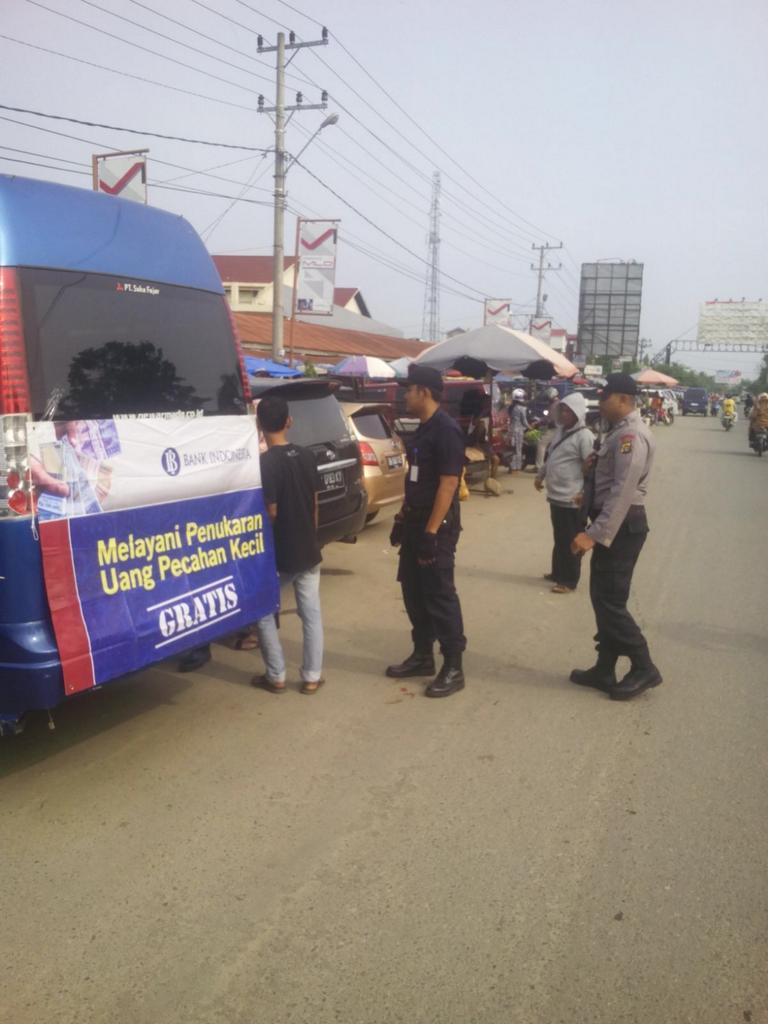 BankIndonesiaJB's tweet photo. Mobil layanan kas keliling BI jambi menyambangi Kab. Muaro Bungo hari ini. Siap melayani penukaran uang masyarakat. https://t.co/qxwv3Ge6ls