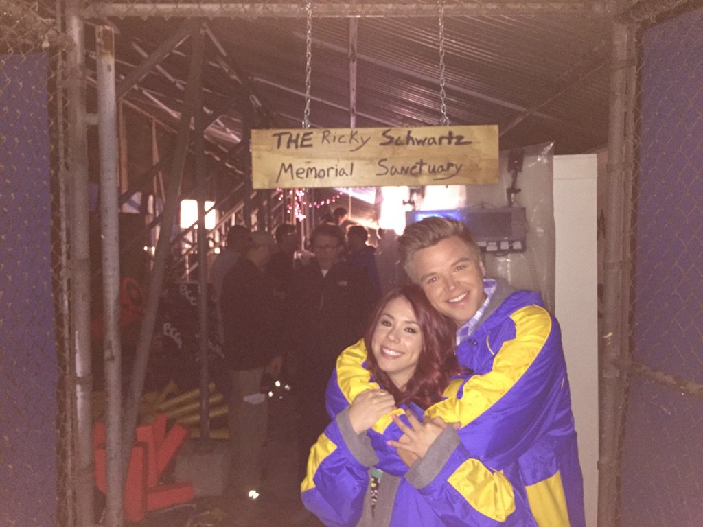 JillianRoseReed's tweet photo. Never forget #Awkward https://t.co/lv74iGSO02