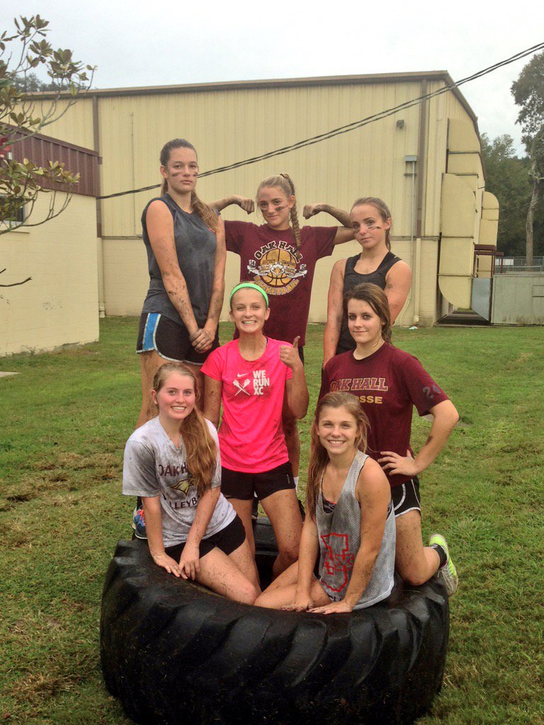 OakHallGirlsLax's tweet photo. In all kinds of weather🌧💪🏽 https://t.co/qVFecM911z