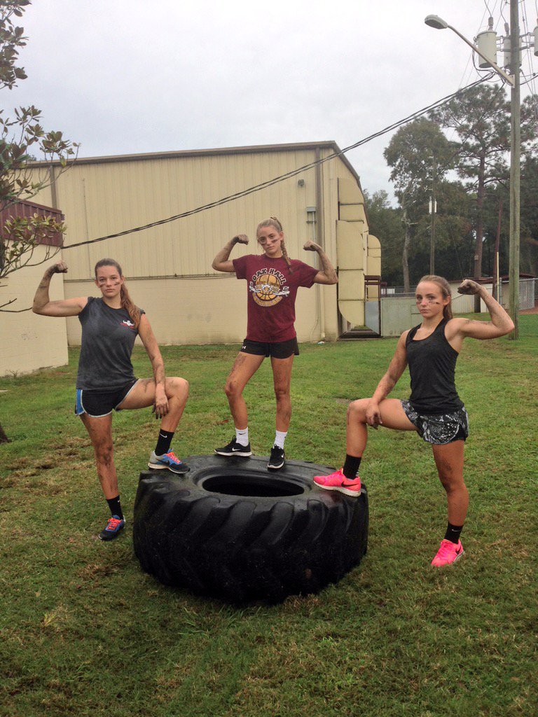 OakHallGirlsLax's tweet photo. In all kinds of weather🌧💪🏽 https://t.co/qVFecM911z