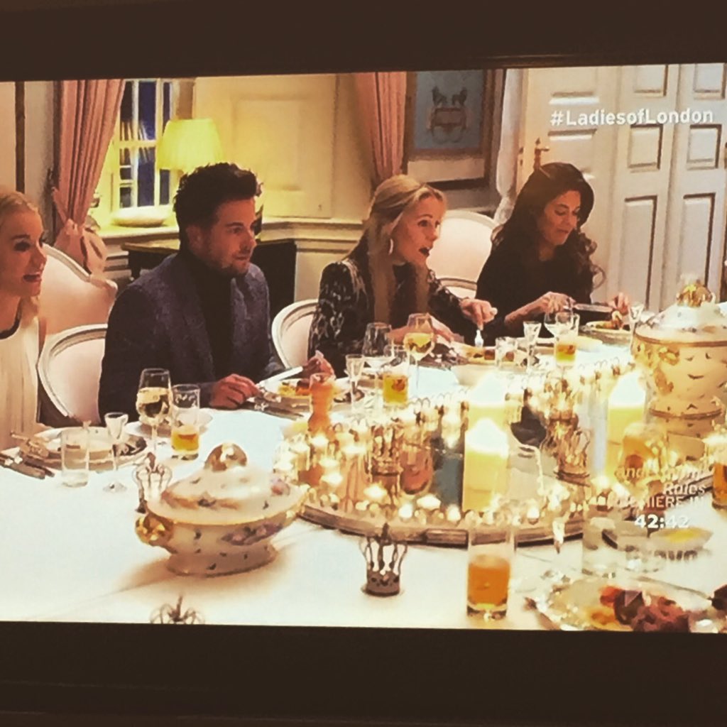 Sunday_Supper's tweet photo. The #ladiesOfLondon aka the real housewives of London, do have some lovely #tablescape moments. #dinnerparty https://t.co/1KeVrmD44p
