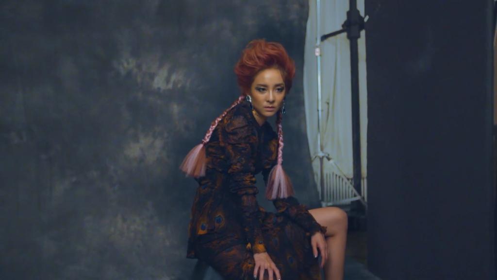 2NE1indo's tweet photo. [SCREENCAPS] SANDARA PARK X GIVEVNCHY WKorea Fashion Film (1) https://t.co/VuOuj1hK74 (via 2NE1_MSIA