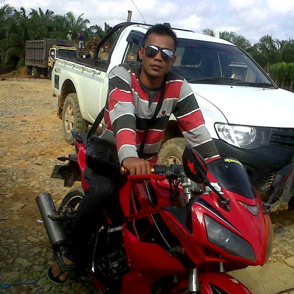 handranando tweet picture
