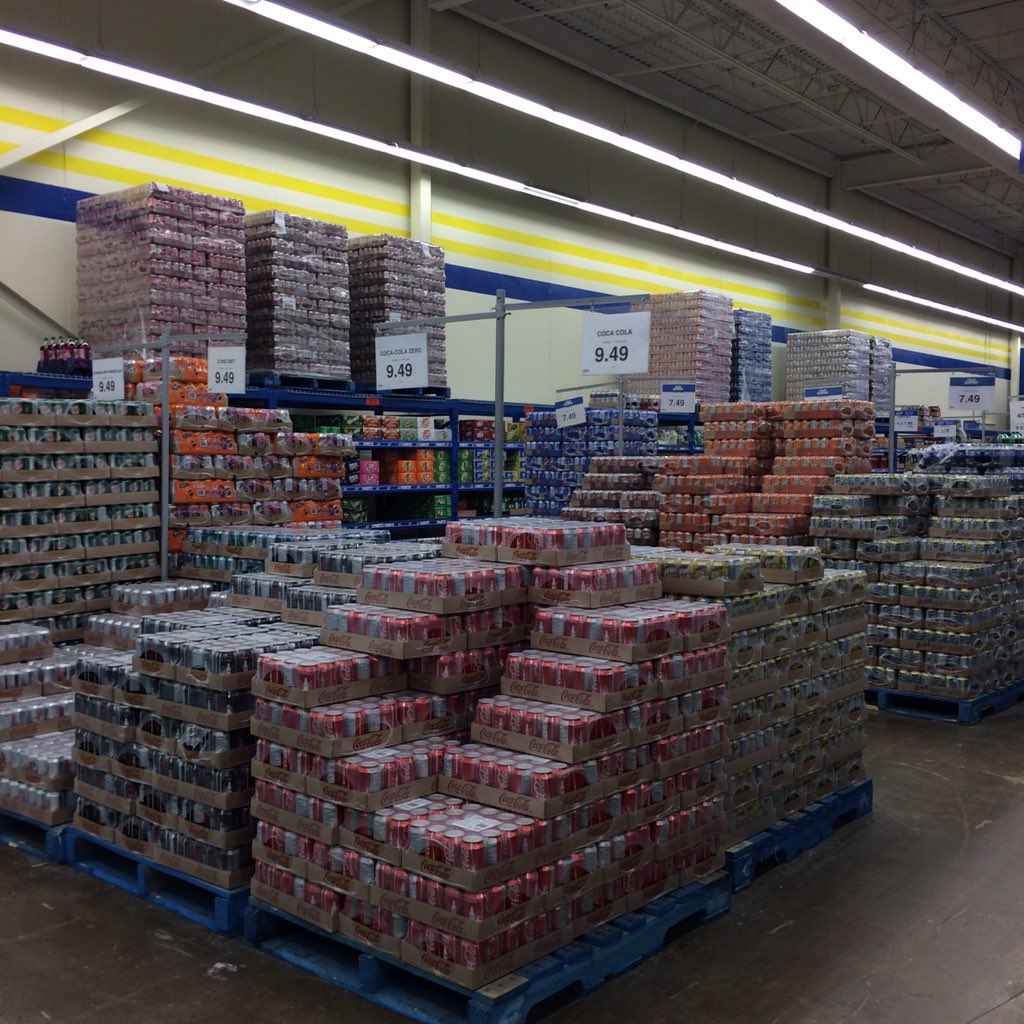 UWmerrynTA's tweet photo. The drink aisle at Wholesale Club... SSBs still dominate the market #URWhatUTwEat https://t.co/1kymgHS9Qe