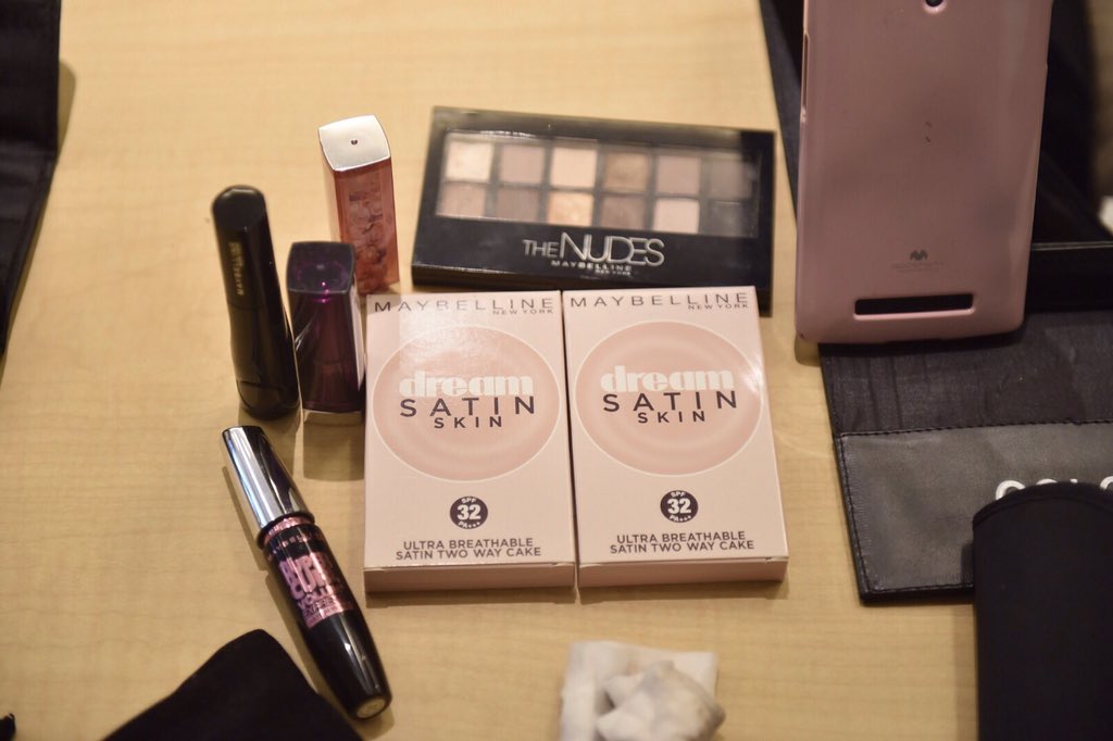 gogirl_id's tweet photo. Di sesi make over ini, temen2 #Project1Week milih gaya make up Fresh Nude, Satin Nude & Seduction Nude. https://t.co/l7Pl4Vxk2m