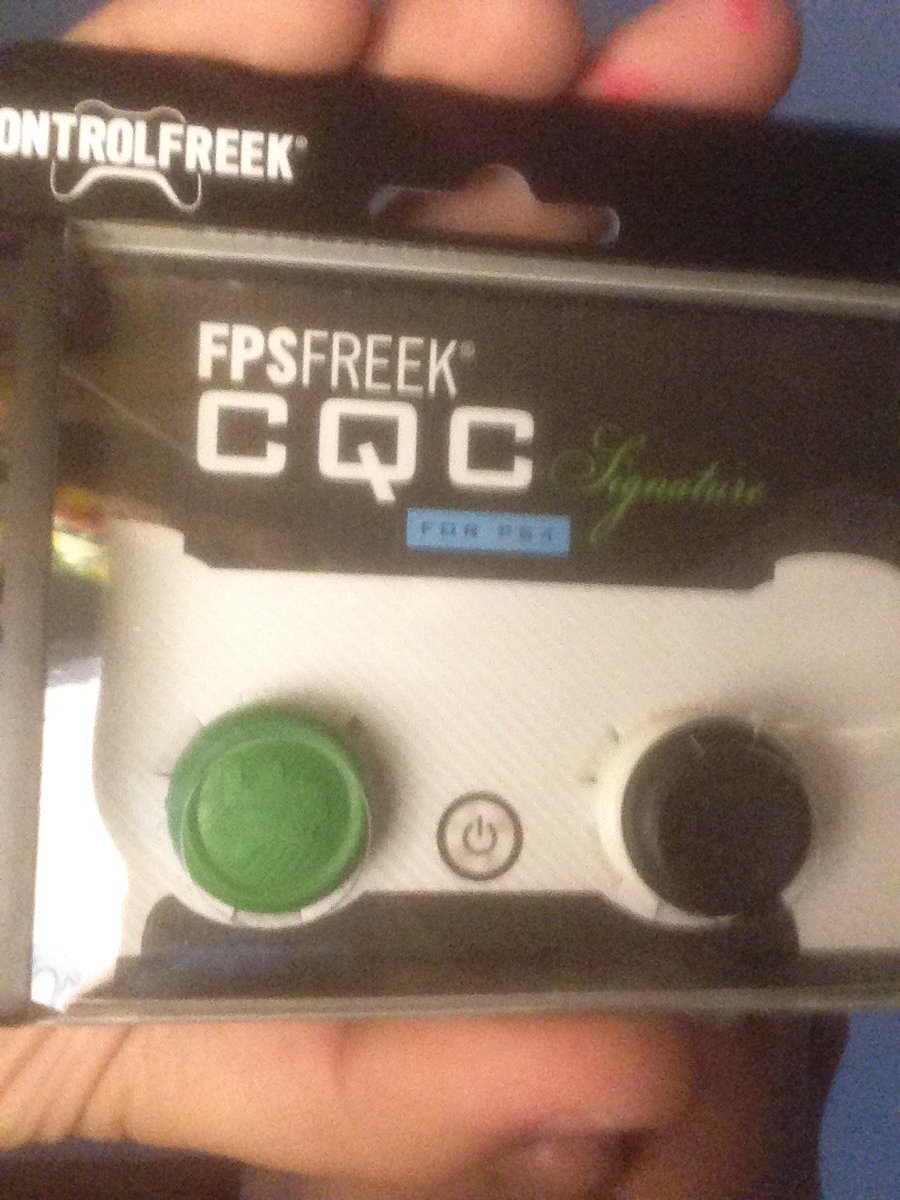 TOicADModz's tweet image. Mezclamos modelos de @KontrolFreek para que no tengas que pillar dos pares