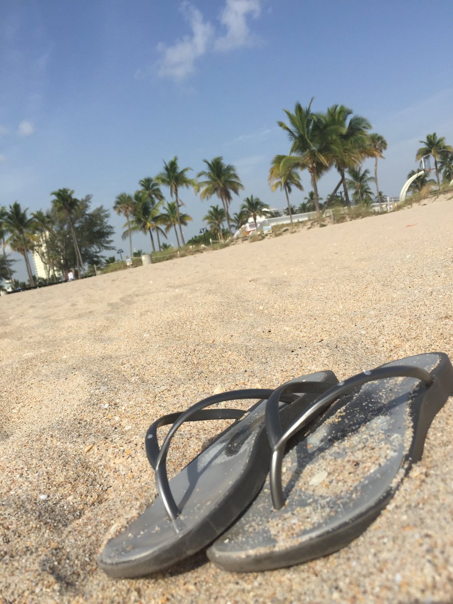 JS0600's tweet photo. @CelebrityUK @AspinalofLondon #ADifferentView #FtLauderdale in the morning, #emptybeaches #perfectcalm https://t.co/fsryoRE48S