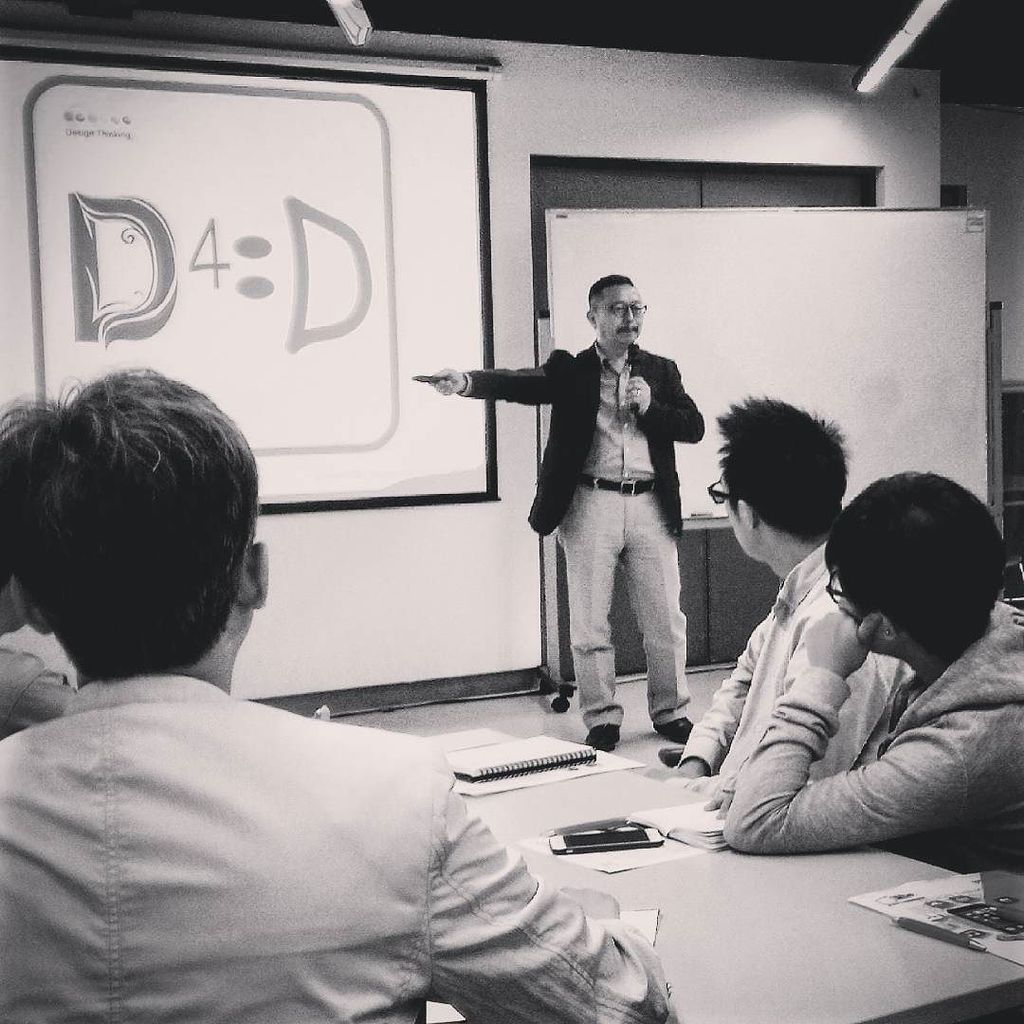 DesignRambles's tweet image. Mac Leung said that &quot;we need to embrace limitations&quot; to come up with a good design.

#SMEworkshop  #designthinking …