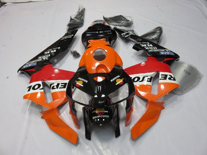 extremefairings's tweet photo. Repsol Fairing kit we painted for Brian in NY #extremefairings #repsolfairings #cbr600rrfairings https://t.co/xZo4Zl452q