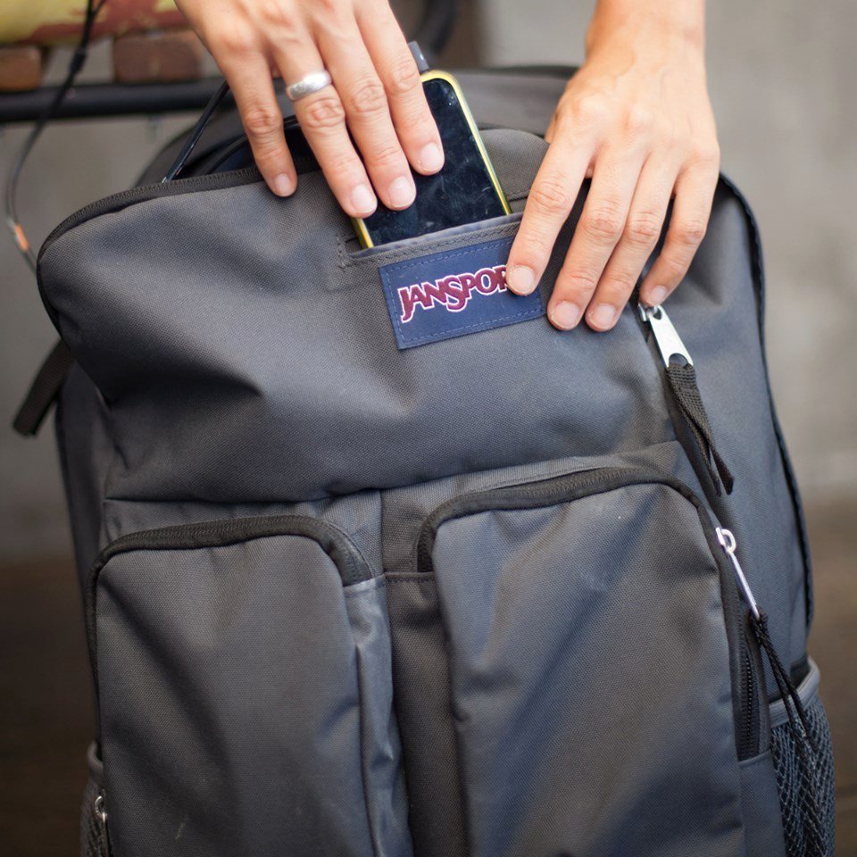 JansportE's tweet photo. Keeping everything cool &amp; organized

#JanSport #LifeUnzipped #AcceptNoImitations #MiddleEast #Dubai #LiveOutside2015 https://t.co/iMqjEbV9hn
