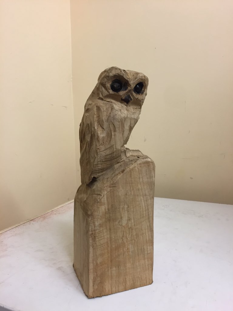 woodlawcarvings's tweet photo. #allchainsaw Christmas owl ! ! What do you u think @maxreestore @doodlebuilder88 @LynneLambourne @MrGeorgeClarke https://t.co/q1vCJ716CA