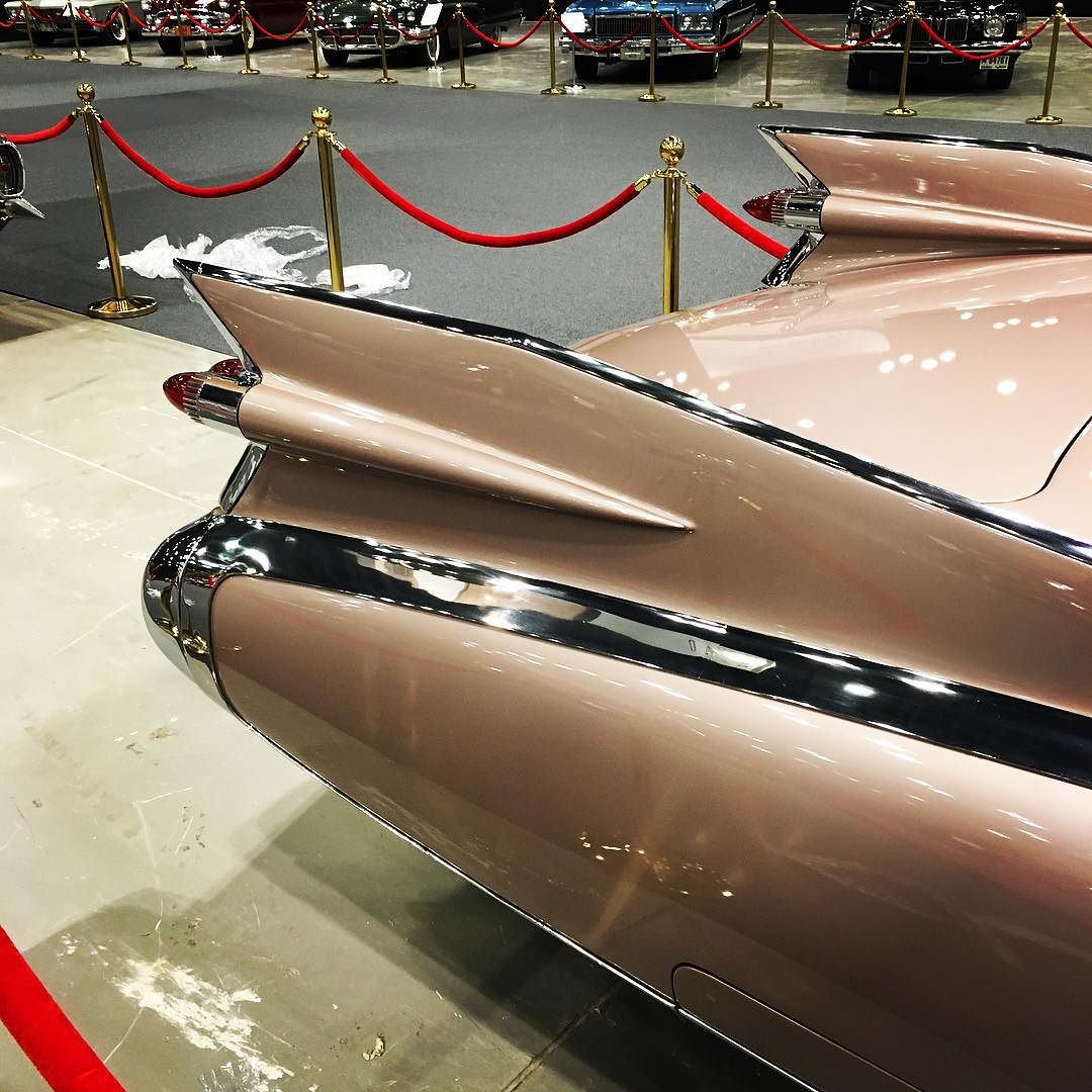 gulfcars's tweet photo. Motoring Nostalgia #dubaimotorshow #autoweekusa #car #cars #carsofinstagram #cadillac https://t.co/ooVr87VwZV https://t.co/5YfRnTiGLD