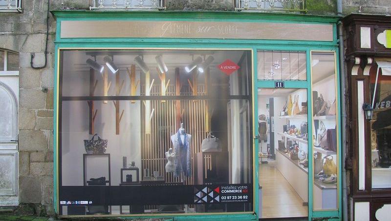 Des communes installent des vitrines virtuelles pour remplacer les commerces vides bit.ly/1PziPnC