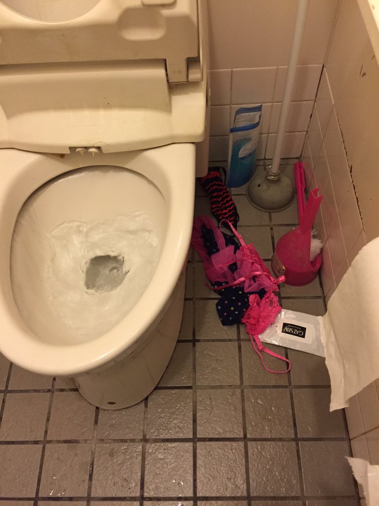 トイレ　パンティ 