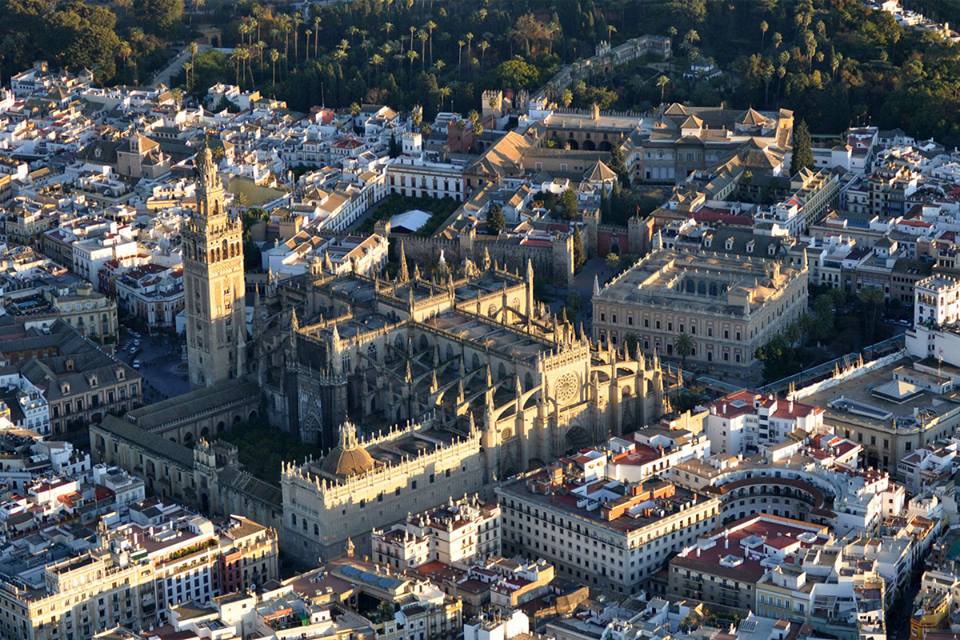 sevillaciudad's tweet photo. #Sevilla, una de las ciudades más bonitas del mundo según @HPLifestyle https://t.co/Pu49uWkPot https://t.co/uwXTZyHd7s