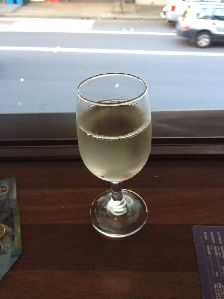 Verity_vunit's tweet photo. Locked myself out of the house...Perfect night to enjoy a drink while I wait for @nickjmr to save me #Sydney #Spring https://t.co/pUdCbQNrJ6