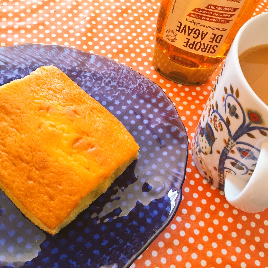 Desayunando sobaos "El Macho" gracias a <a href="/DarioBF/">Darío BF ¯\(ツ)/¯</a> y desde <a href="/WPCantabria/">WP Cantabria</a> #wccantabria mmmmmm.... rico! #fb