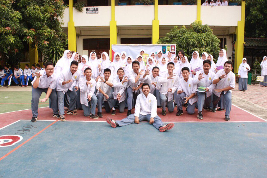 SmavoMPK's tweet photo. XII IIS 2 #VOICE2015 https://t.co/44hXBKoR7M