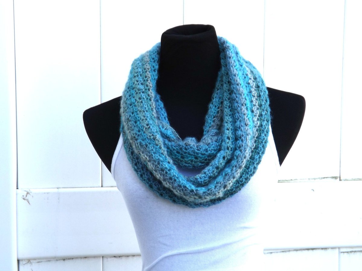 JTangledThreads's tweet image. Blue and Grey Striped Infinity Scarf - Long Cowl - Infinity Cowl - Lay… etsy.com/listing/204386… #Etsy #BlueAccessory