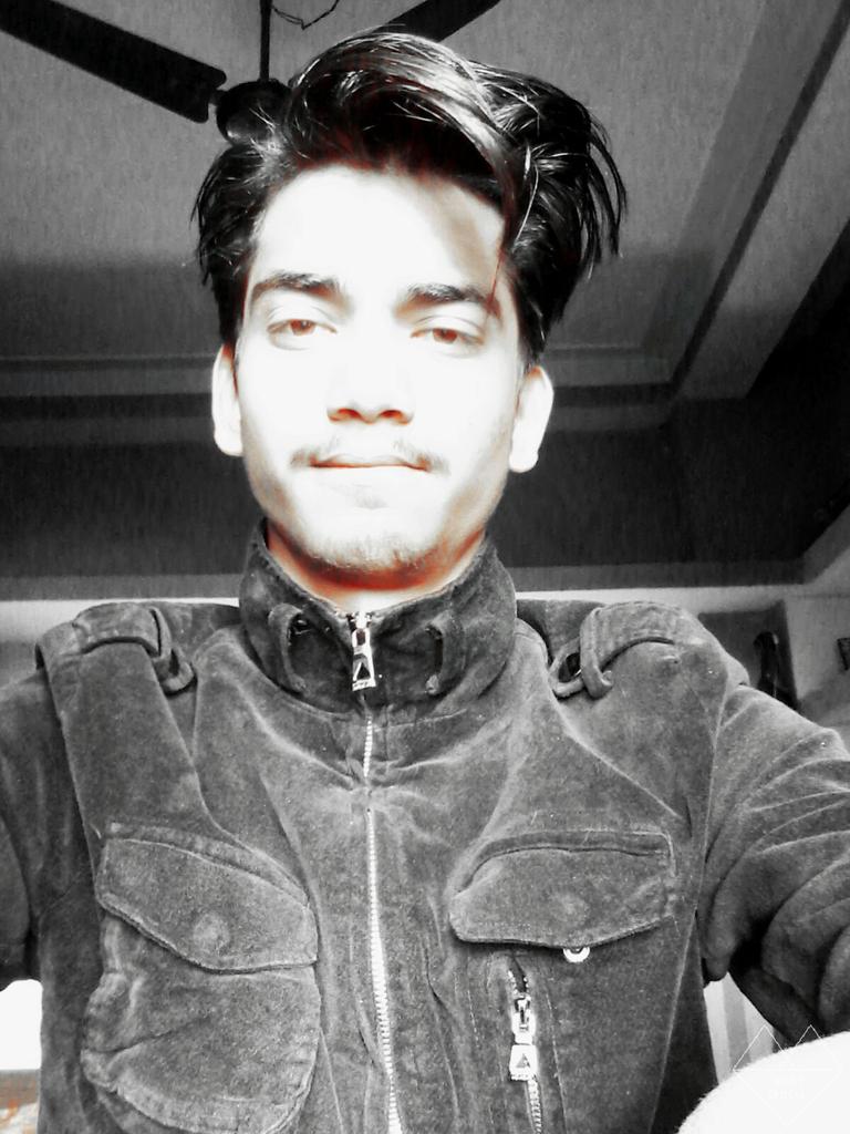 neeraz_bhat's tweet photo. #Different_Look https://t.co/CuWnD4Q8QS