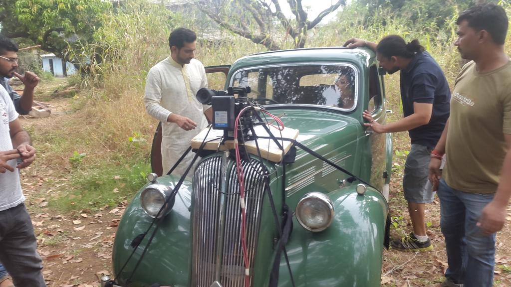 SiddhantKarnick's tweet photo. Driving a #flyingstandard.. Love being ranaji 
#etr2 #EkThaRajaEkThiRani #siddhanites https://t.co/PTG5PUSoda