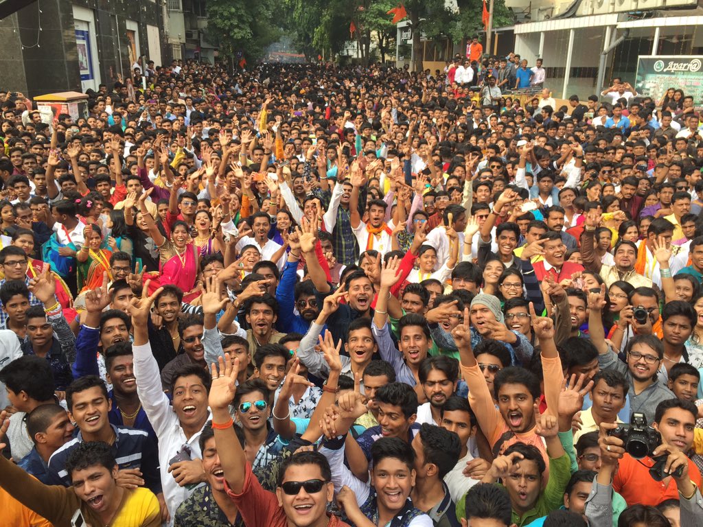 swwapniljoshi's tweet photo. #Mpm2 #DiwaliPahat celebrations!
Thank u #thane for the response. Overwhelmed!!!
#TeamMpm2 #promotion https://t.co/2KAa9FcyDj