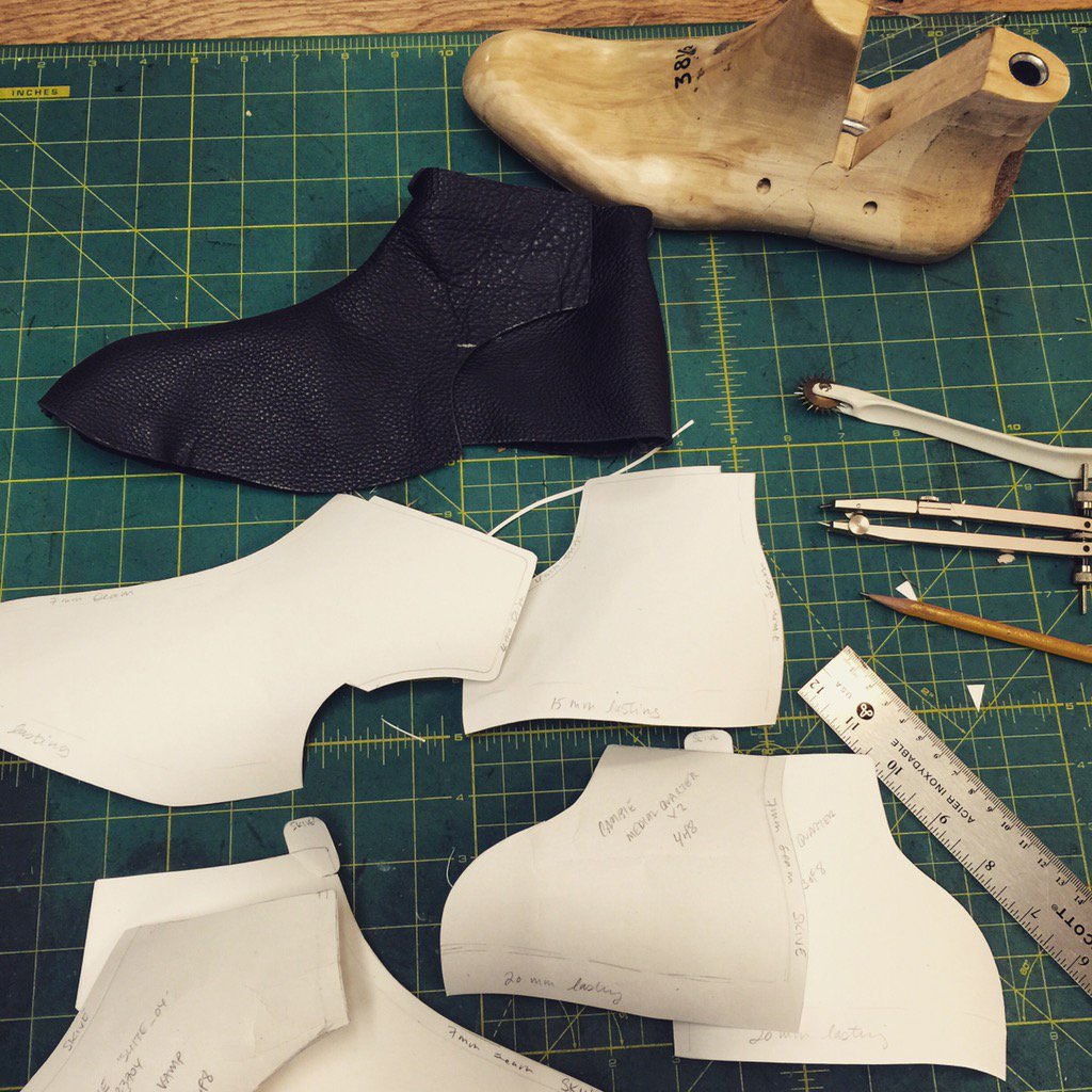 WesterlyShoes's tweet photo. Design time. #design #madeinvancouver #patternmaking #shoemaker #westerly #1000parker #studio204 #culturecrawl https://t.co/Jh5W6UIa9V