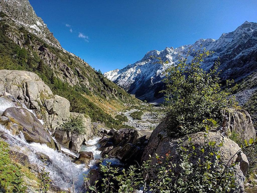 volgoitalia's tweet photo. Ci piace questo scatto! Autore: pietropit - Cielo in 4K
#adamello #pisgana #waterfall #rifugilombardia #intothewil… https://t.co/mPk6vfTVk1