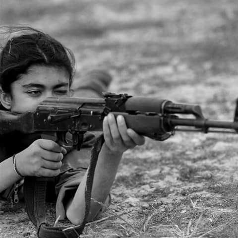 Servanameed's tweet photo. "Bir hayattır, bir yasamdır Kadın, 
Ve Kadın koca bir devrimdir."
HPG Şengal
#Rojbaş https://t.co/k6Qz4HPX4d