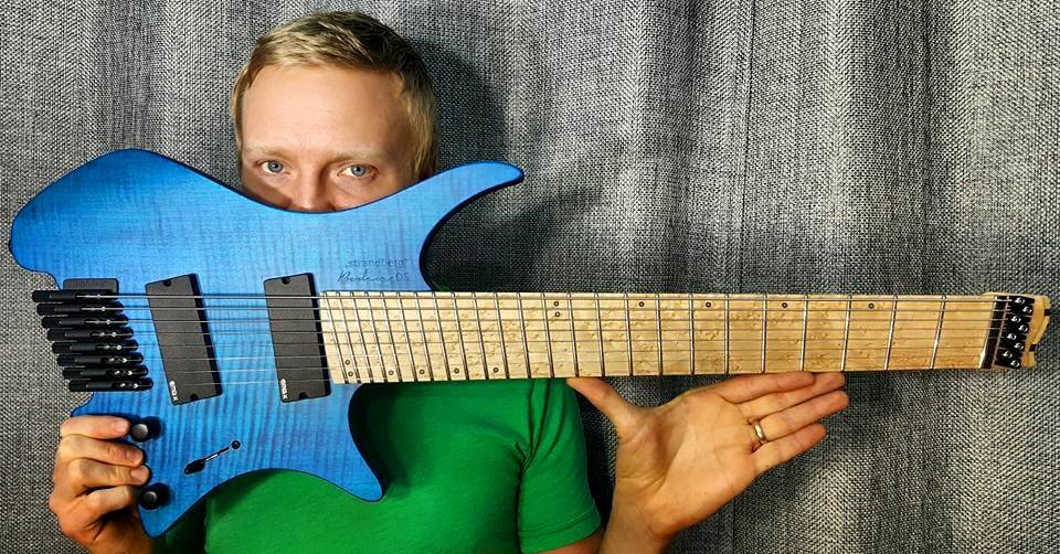 Chris' New guitar... 1 2 3 4 5 6 7... 8!