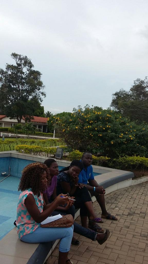 _efosela's tweet photo. Winning team @RoyalPitodrink 
Preparations towards innovative assignment presentation #IBAUG https://t.co/v7LkXx93BF