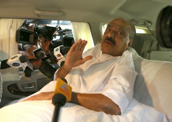 ssuji8018's tweet photo. "@timesofindia: #KMMani threatens UDF government in Kerala, warns withdrawal of support https://t.co/4sW08Tewvj https://t.co/3KLw0pbMvu"