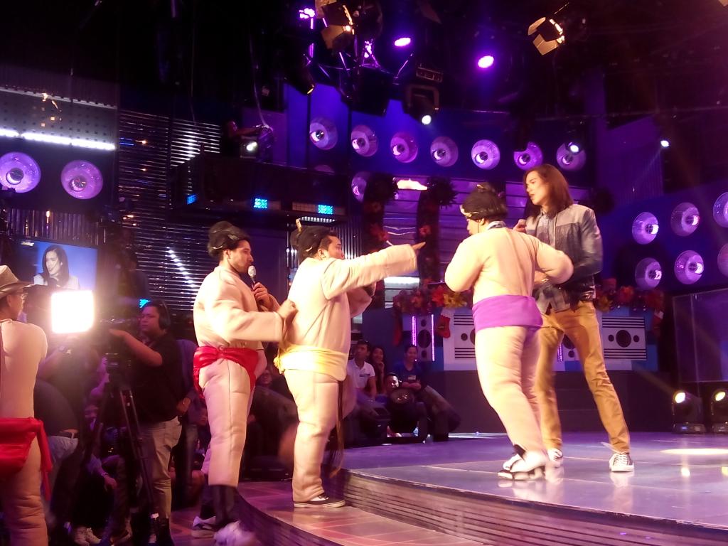 itsShowtimeNa's tweet photo. Teka lang daw, sasama daw si Tommy!!! #ShowtimeTodoBiGay https://t.co/p0WdDqpmYO