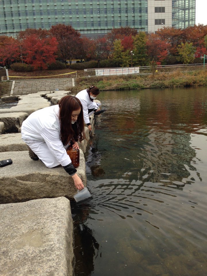 jiuk_k's tweet photo. 금일 2시부터 탄천종합운동장 인근 탄천에서수질오염 사고��비 방제훈련"을 하고있습니다 https://t.co/nioKae7xJg