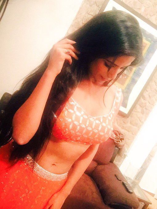 Tweethearts!! First Pic of this Diwali in Poonam Pandey Style..
#DiwaliinPoonamPandeyStyle 
RT for more💣💣