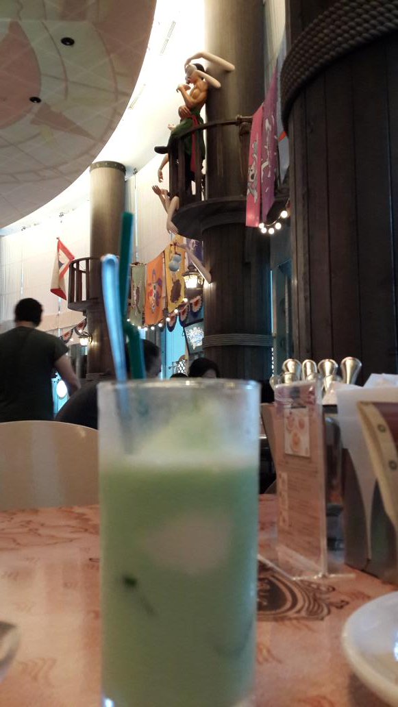 Mutchiness's tweet photo. The only alcoholic drink I've had the whole trip.. It was Zoro themed... no wonder XD https://t.co/7BOE1ARDQF
