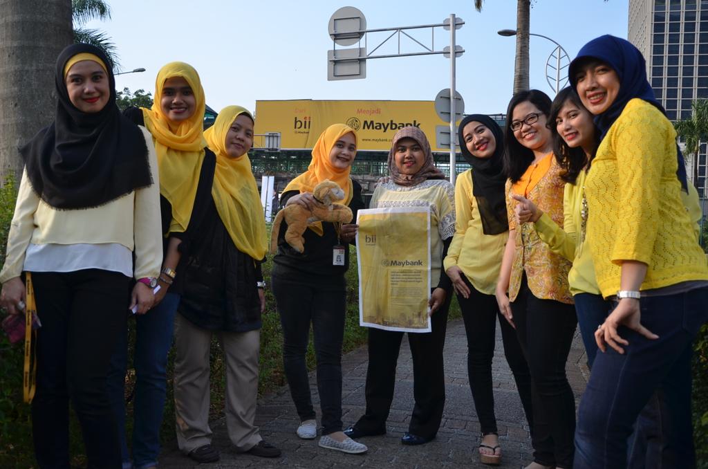 w_luki's tweet photo. @MaybankID say cheese #MaybankIndonesia https://t.co/O50vy81zjz