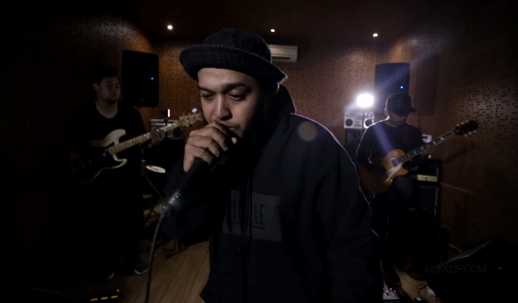 #Klikklip Studio Session: @sonjah_man “Real” buff.ly/1Nd1EUt