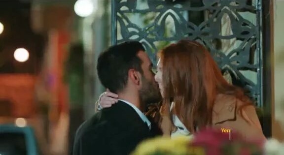 DefneEyyub's tweet photo. Bunu erkek yapsa tecavüz derler 😂😂🔥 #KiralikAşk https://t.co/vbvwDhGNRz