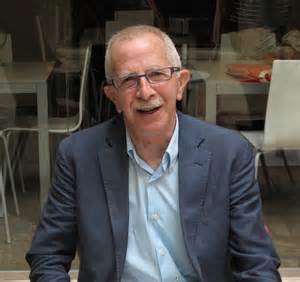 Algemesialdia's tweet photo. Enric Lluch guanya per 2 vegada el  premi  narrativa d’Alzira i l’editorial Bromera https://t.co/cX2xCu2DE5 https://t.co/k2jU8zvd4S