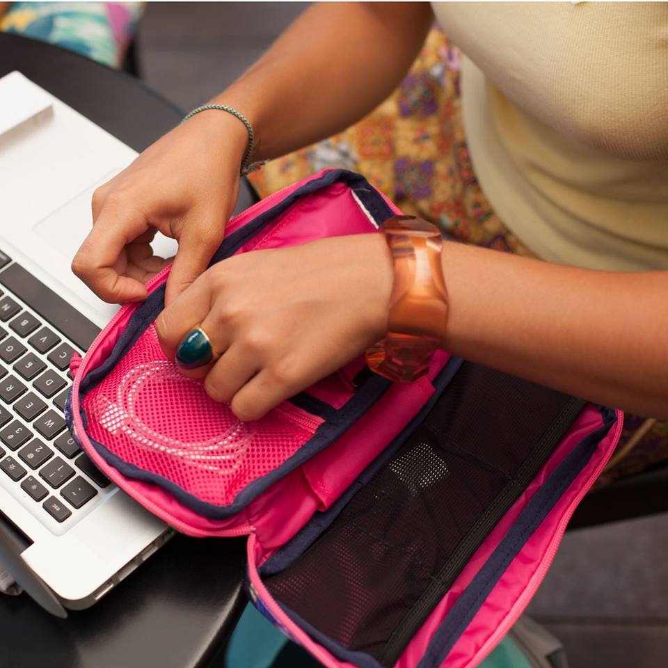 JansportE's tweet photo. Who says being tech-savvy &amp; staying

#JanSport #LifeUnzipped #AcceptNoImitations #MiddleEast #Dubai #LiveOutside2015 https://t.co/1A3m8q2Lv2