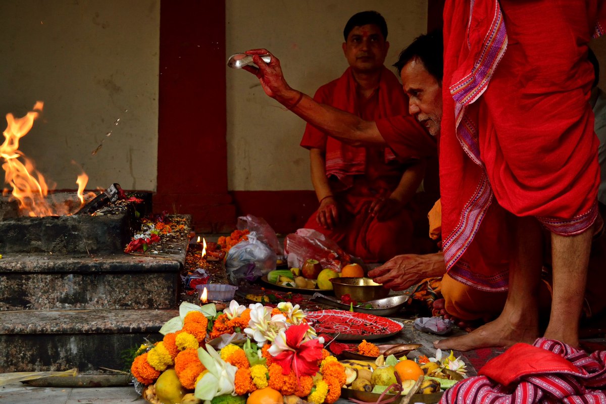 NikonIndia's tweet photo. #IAMKnowledge People, colours & emotions, temples offer opportunities to click great shots: https://t.co/duwF1ZUYO4 https://t.co/Wa6pfkMksU